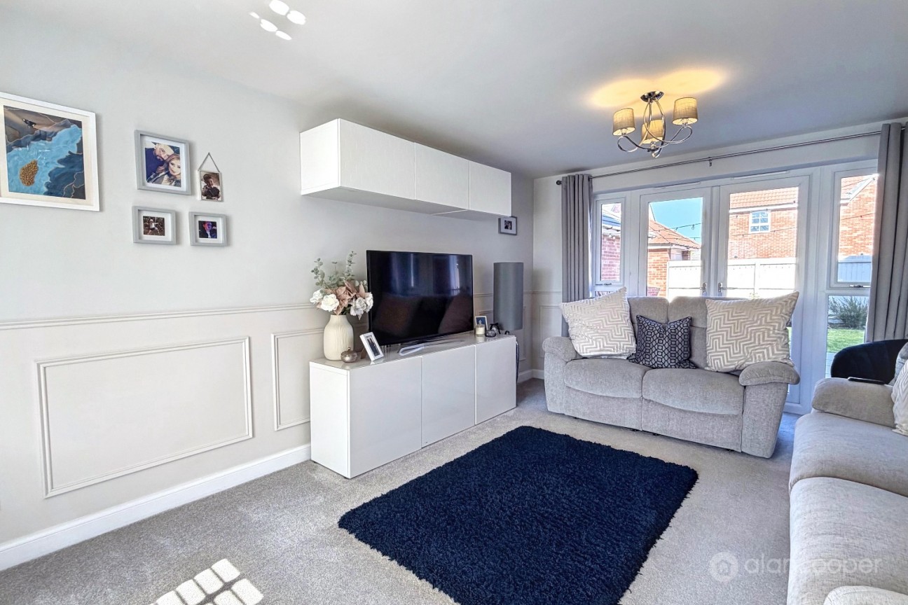 Flower Garden Drive, St James' Gate, Weddington, Nuneaton, CV10 0FX