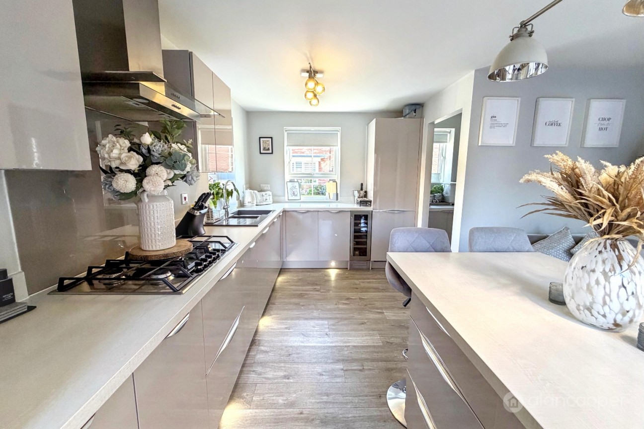 Flower Garden Drive, St James' Gate, Weddington, Nuneaton, CV10 0FX