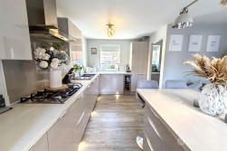 Flower Garden Drive, St James' Gate, Weddington, Nuneaton, CV10 0FX