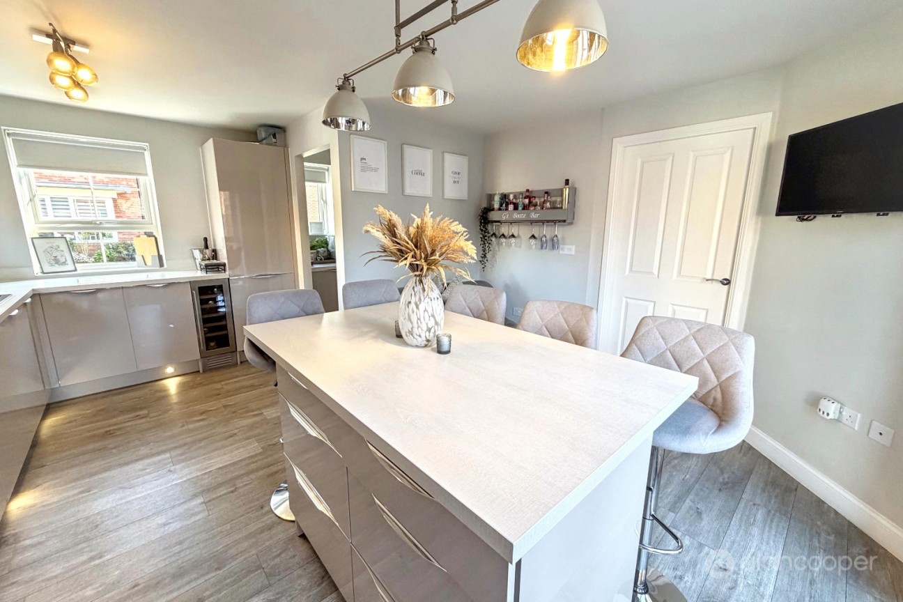 Flower Garden Drive, St James' Gate, Weddington, Nuneaton, CV10 0FX