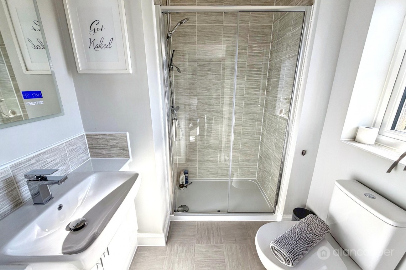 Flower Garden Drive, St James' Gate, Weddington, Nuneaton, CV10 0FX