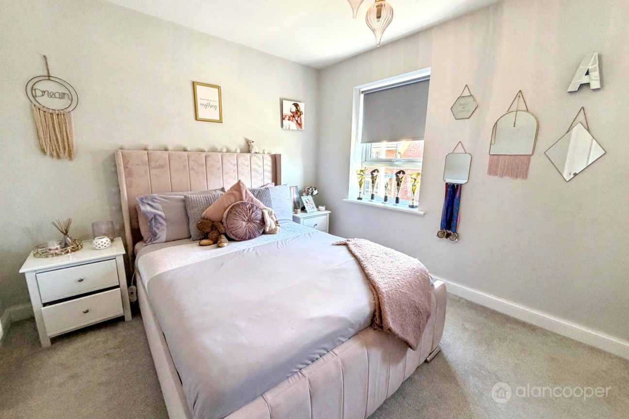 Flower Garden Drive, St James' Gate, Weddington, Nuneaton, CV10 0FX