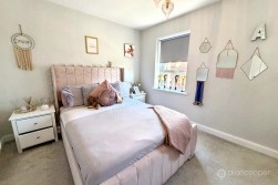 Flower Garden Drive, St James' Gate, Weddington, Nuneaton, CV10 0FX