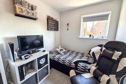 Flower Garden Drive, St James' Gate, Weddington, Nuneaton, CV10 0FX