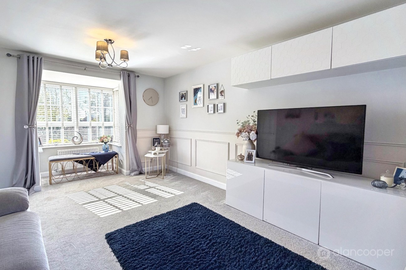 Flower Garden Drive, St James' Gate, Weddington, Nuneaton, CV10 0FX