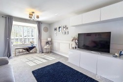 Flower Garden Drive, St James' Gate, Weddington, Nuneaton, CV10 0FX