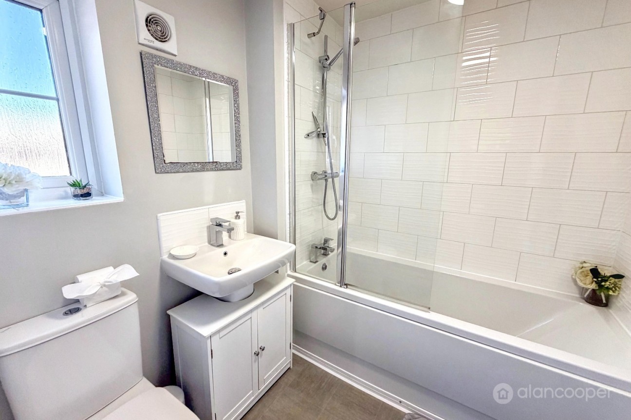 Flower Garden Drive, St James' Gate, Weddington, Nuneaton, CV10 0FX