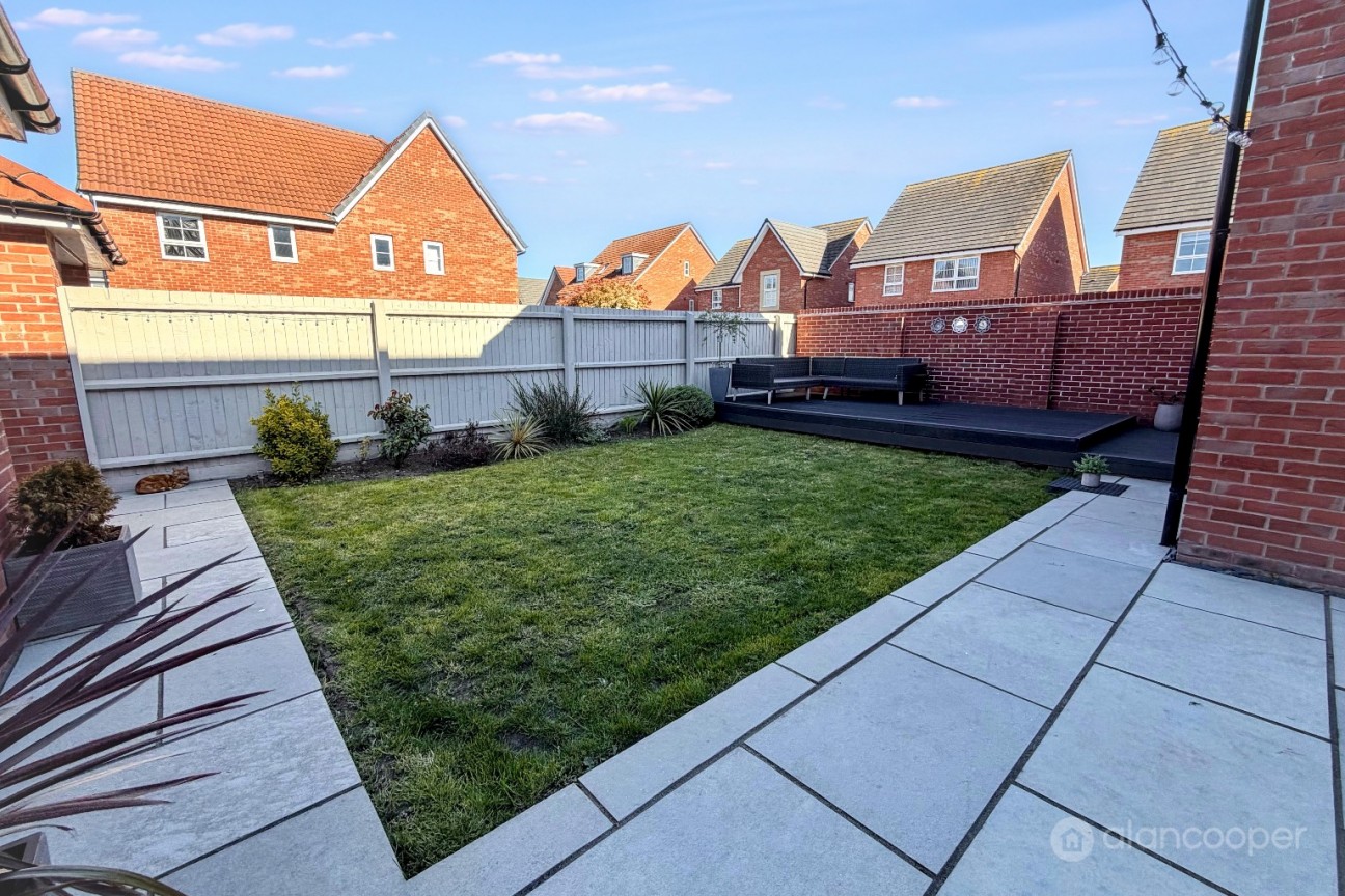 Flower Garden Drive, St James' Gate, Weddington, Nuneaton, CV10 0FX