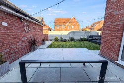 Flower Garden Drive, St James' Gate, Weddington, Nuneaton, CV10 0FX