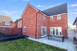 Flower Garden Drive, St James' Gate, Weddington, Nuneaton, CV10 0FX