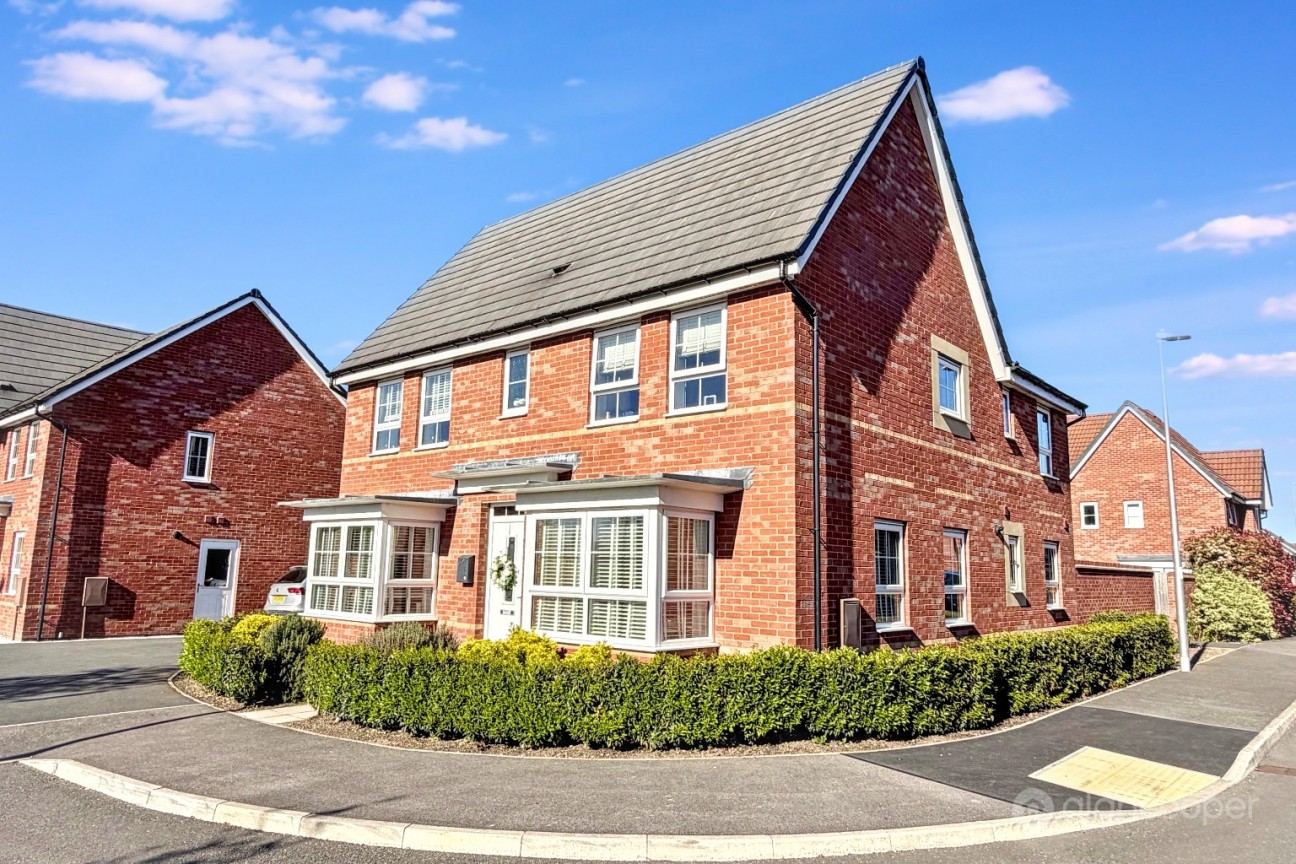 Flower Garden Drive, St James' Gate, Weddington, Nuneaton, CV10 0FX