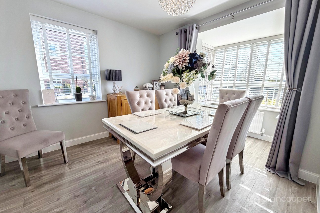 Flower Garden Drive, St James' Gate, Weddington, Nuneaton, CV10 0FX