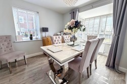 Flower Garden Drive, St James' Gate, Weddington, Nuneaton, CV10 0FX