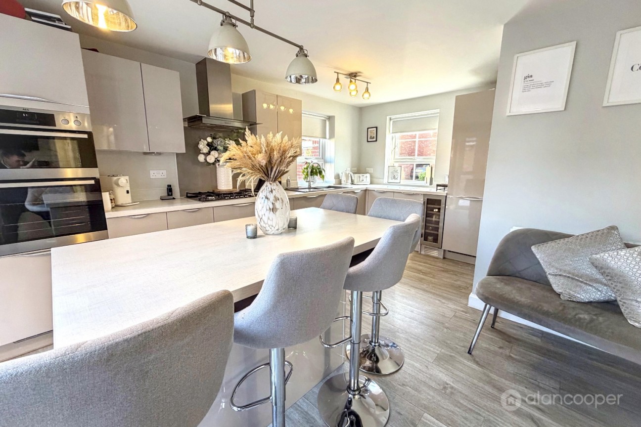 Flower Garden Drive, St James' Gate, Weddington, Nuneaton, CV10 0FX