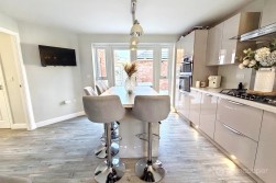 Flower Garden Drive, St James' Gate, Weddington, Nuneaton, CV10 0FX