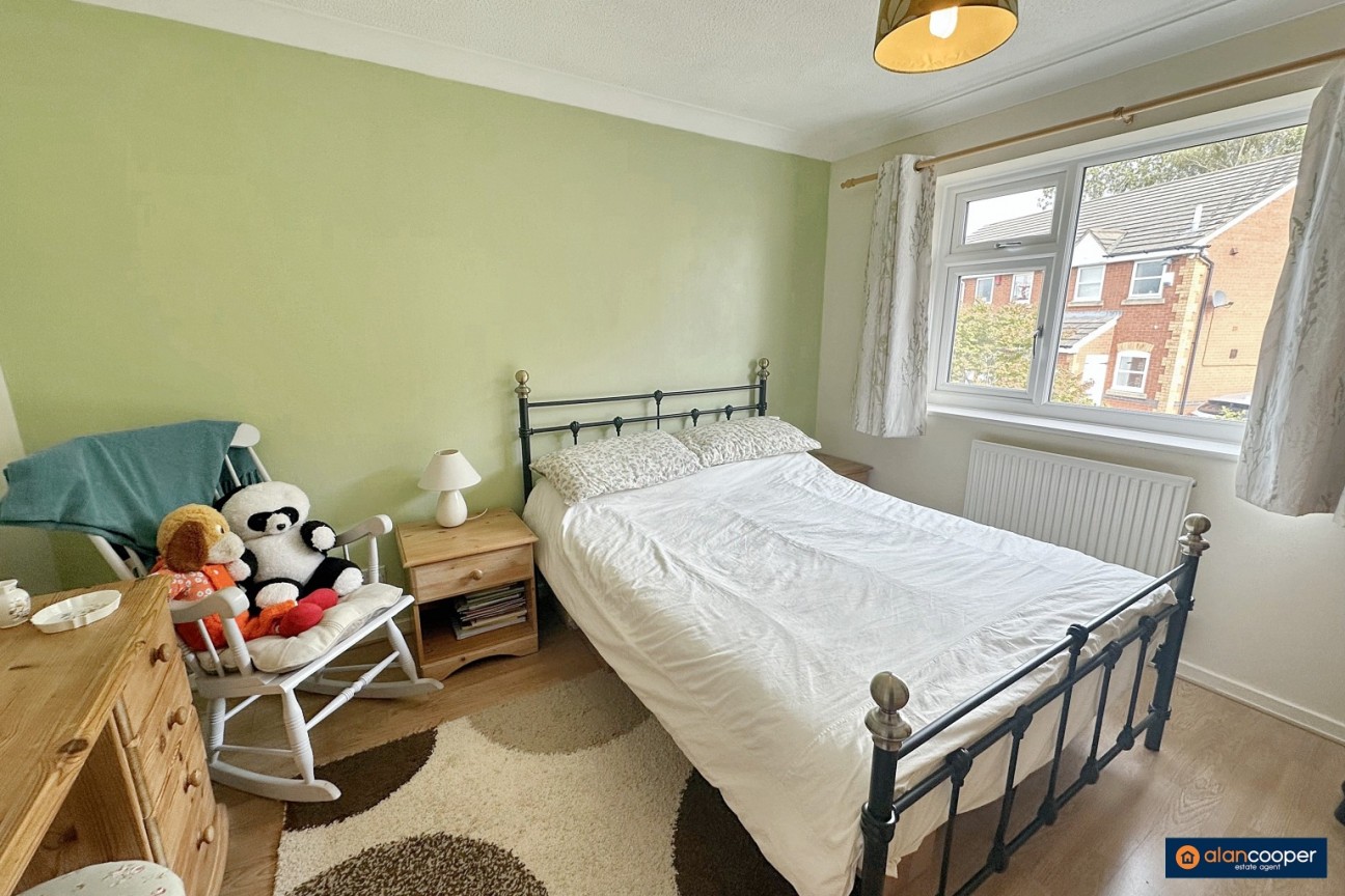 Marsdale Drive, Manor Park, Nuneaton, CV10 7RU