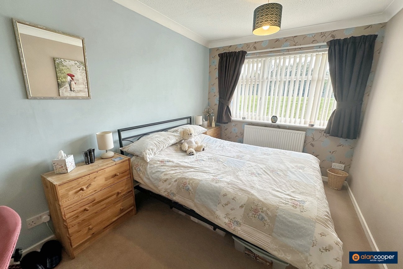 Marsdale Drive, Manor Park, Nuneaton, CV10 7RU