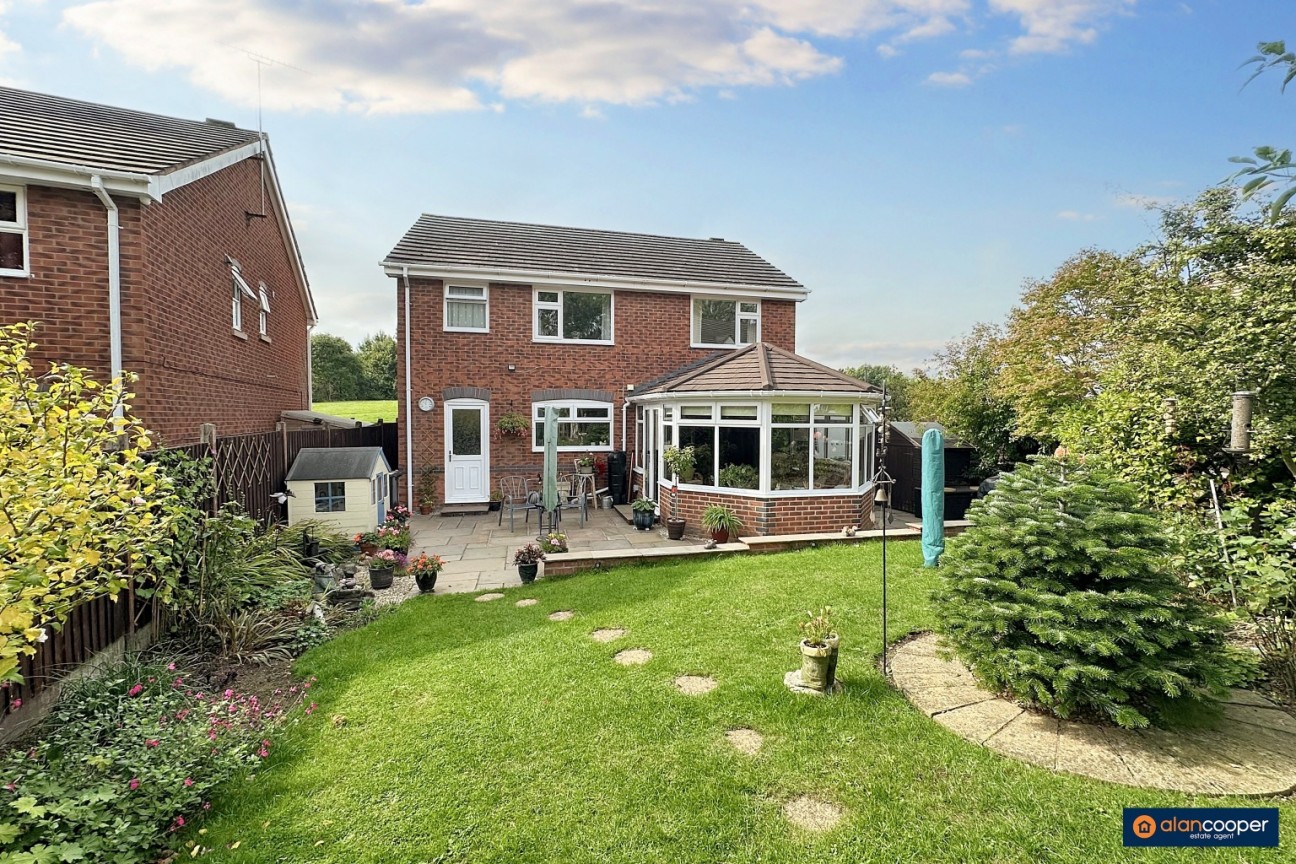 Marsdale Drive, Manor Park, Nuneaton, CV10 7RU