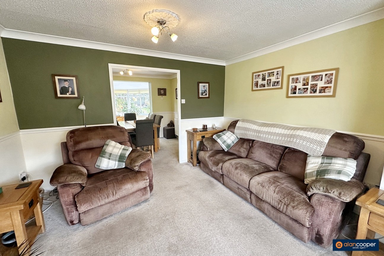 Marsdale Drive, Manor Park, Nuneaton, CV10 7RU