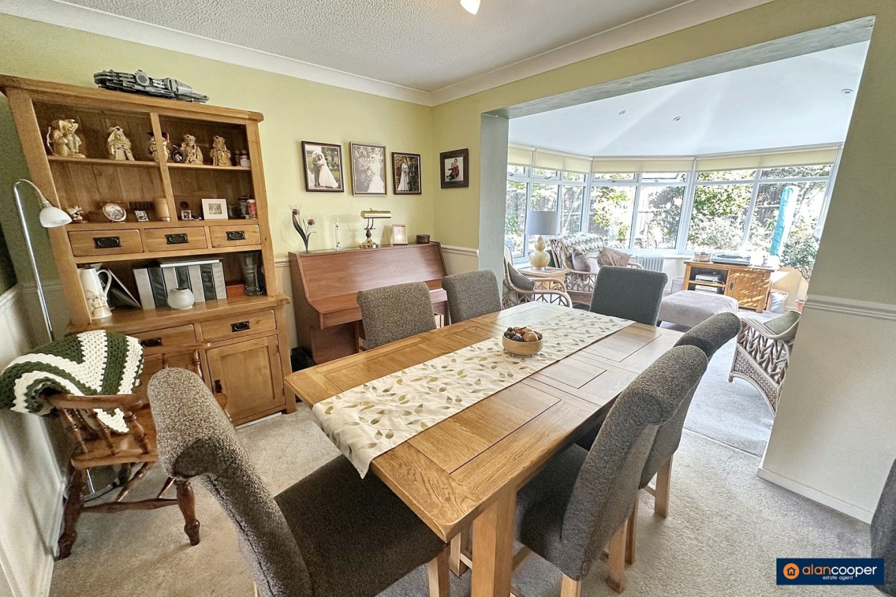 Marsdale Drive, Manor Park, Nuneaton, CV10 7RU