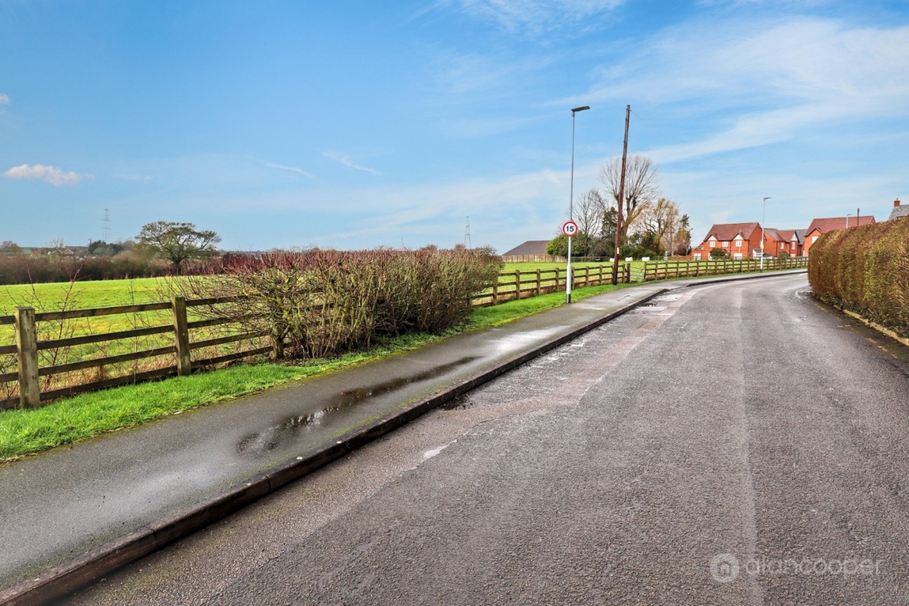 Quincy Close, Bramcote Manor, Nuneaton, CV11 6AY