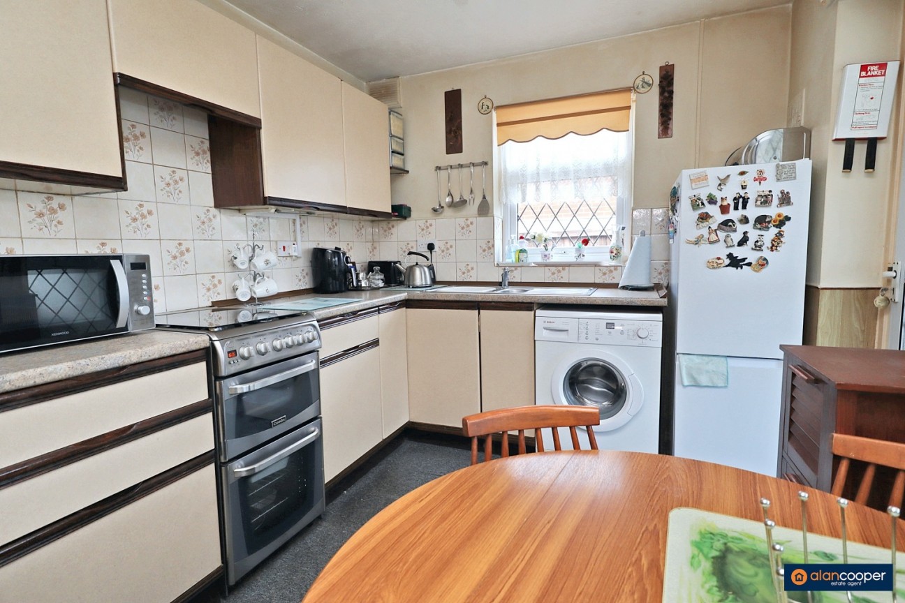 Merlin Avenue, Poplar Farm, Nuneaton, CV10 9JZ
