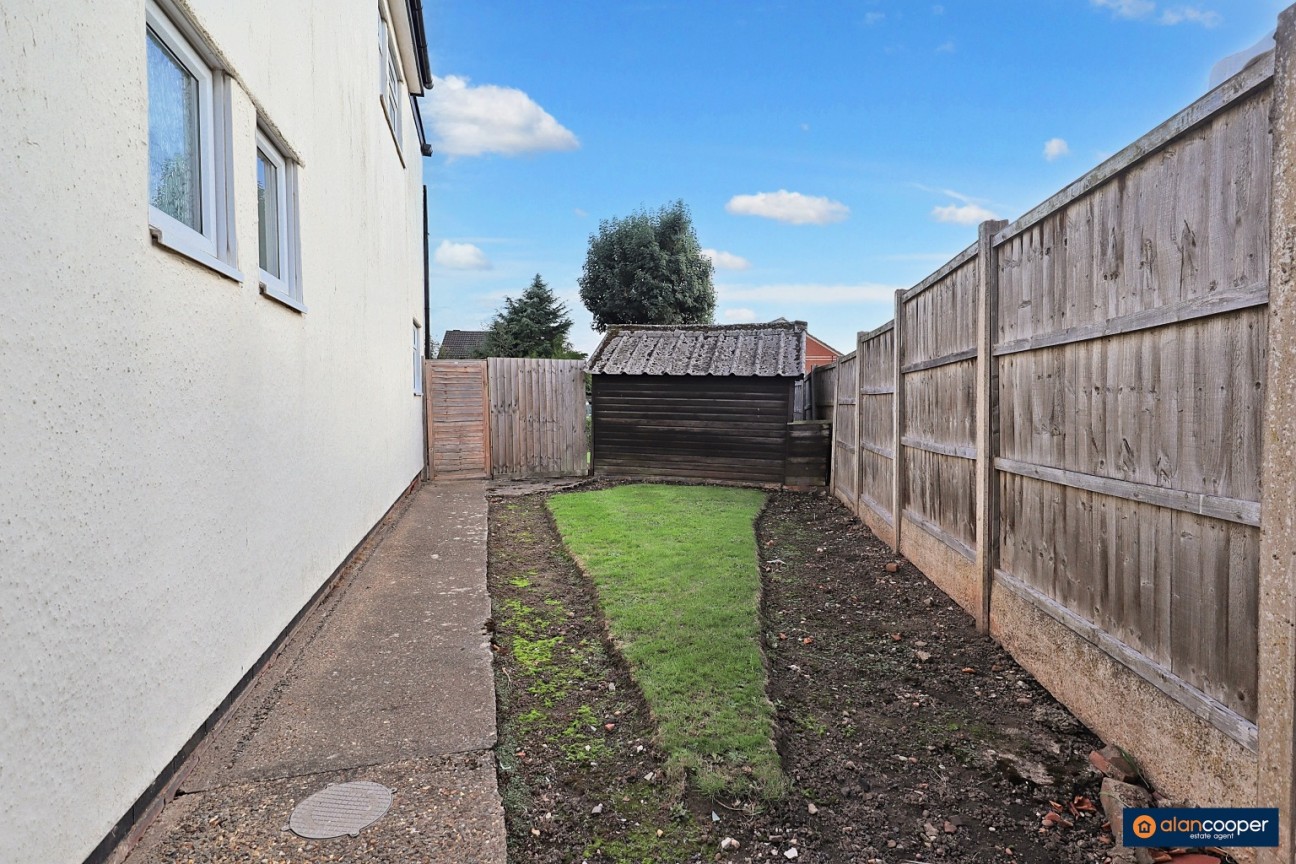 Waverley Square, Attleborough, Nuneaton, CV11 4RU