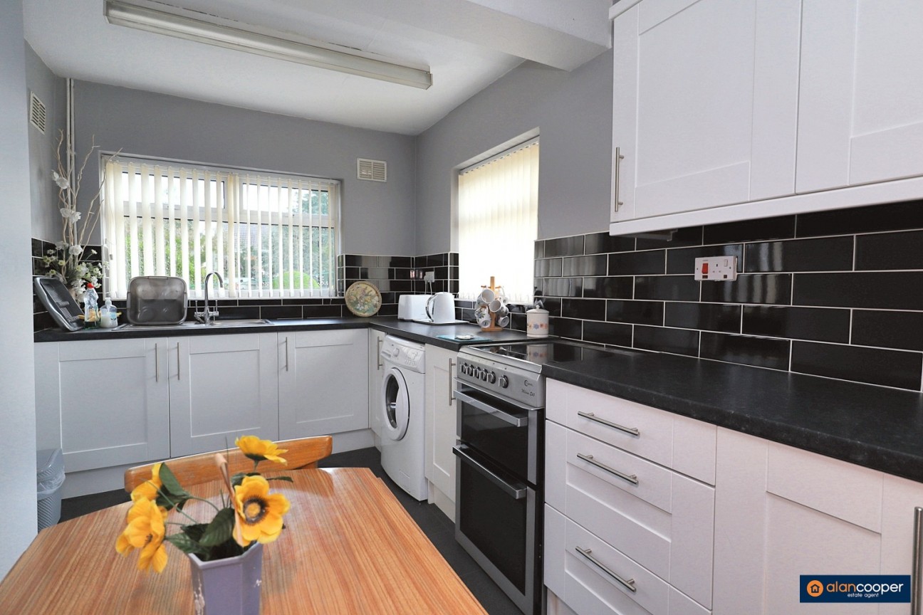 Waverley Square, Attleborough, Nuneaton, CV11 4RU