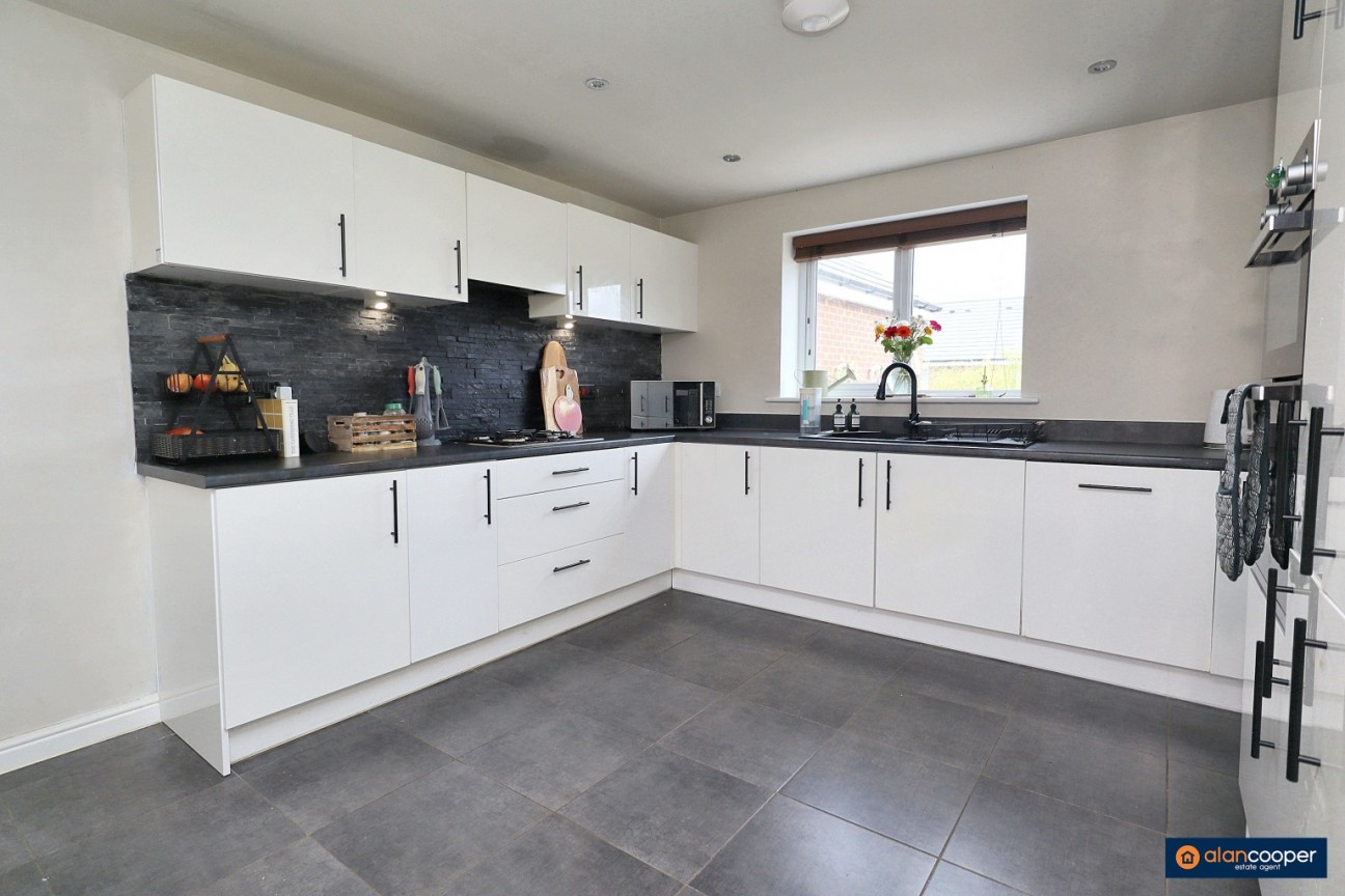 Cabinhill Road, Galley Common, Nuneaton, CV10 9RE