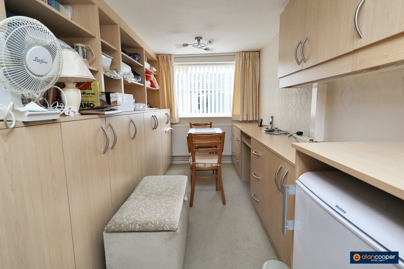 Ferndale Close, Nuneaton, CV11 6AQ