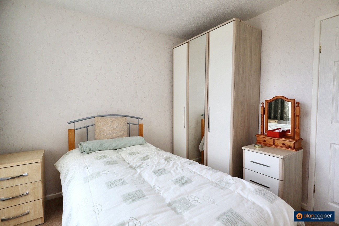 Ferndale Close, Nuneaton, CV11 6AQ