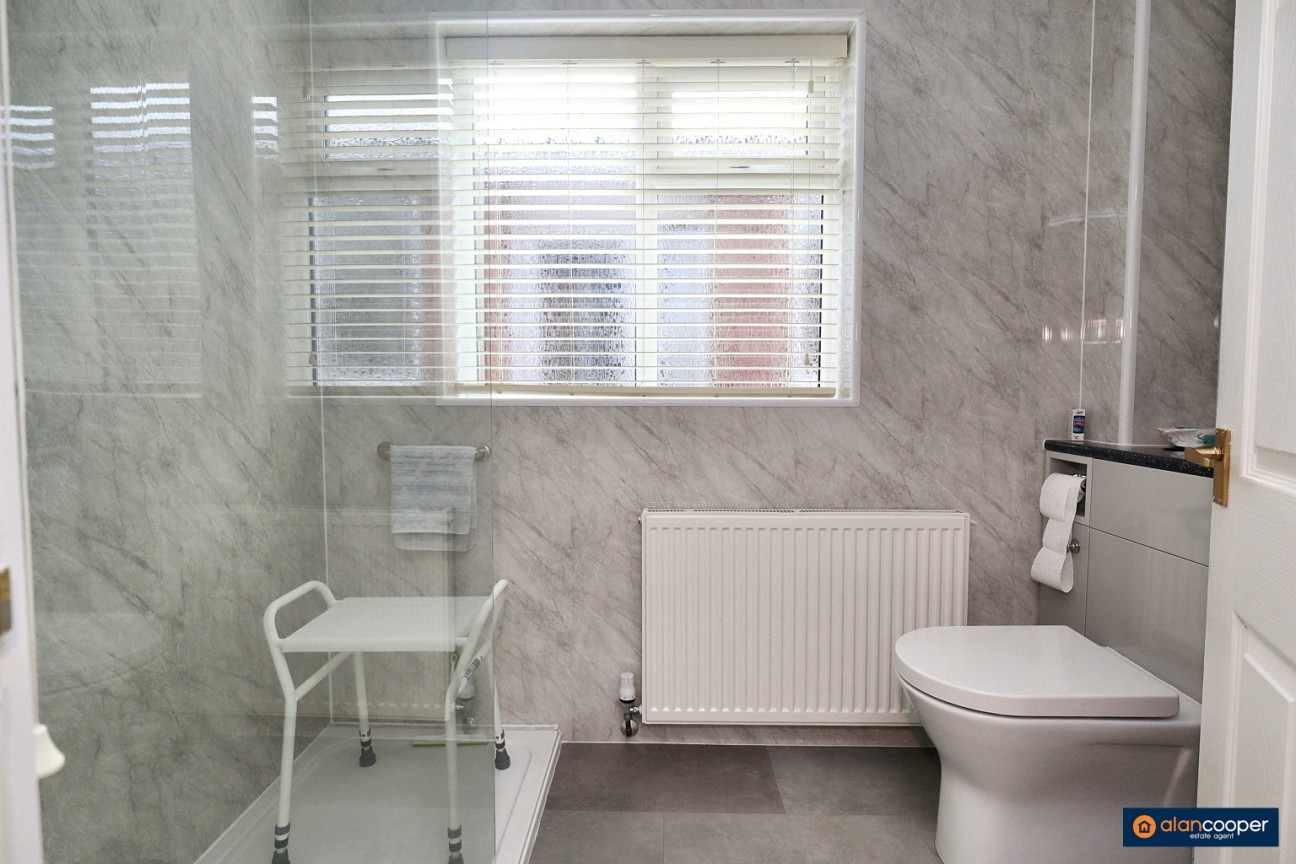 Ferndale Close, Nuneaton, CV11 6AQ