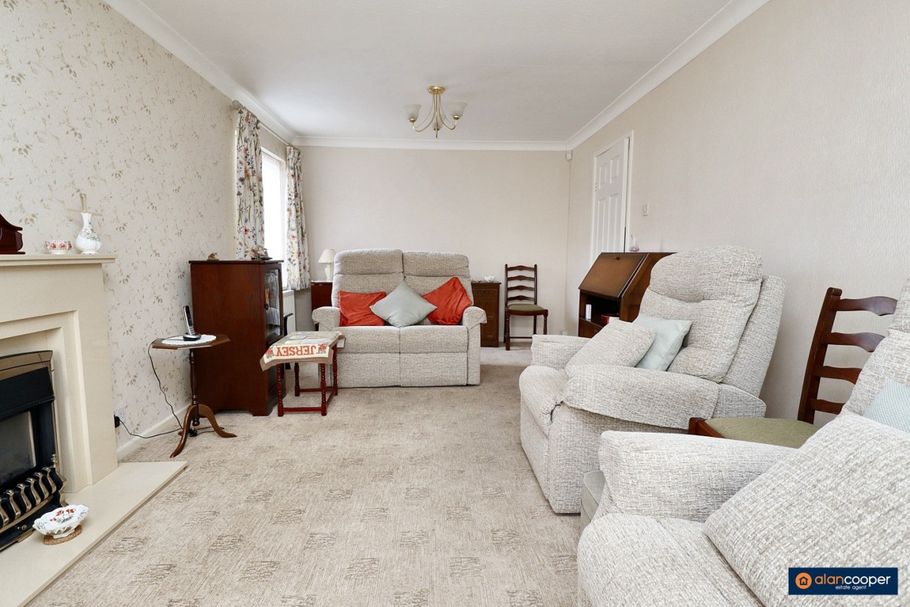 Ferndale Close, Nuneaton, CV11 6AQ