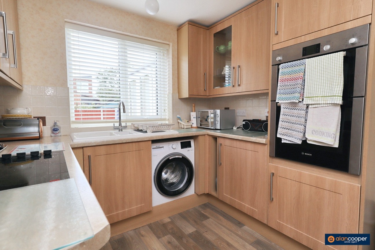 Ferndale Close, Nuneaton, CV11 6AQ