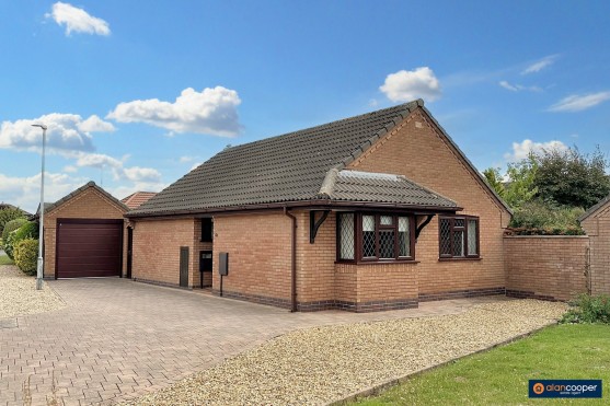 Norwich Close, St Nicolas Park, Nuneaton, CV11 6GF