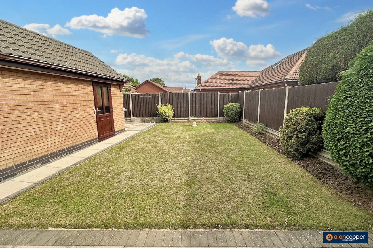 Norwich Close, St Nicolas Park, Nuneaton, CV11 6GF