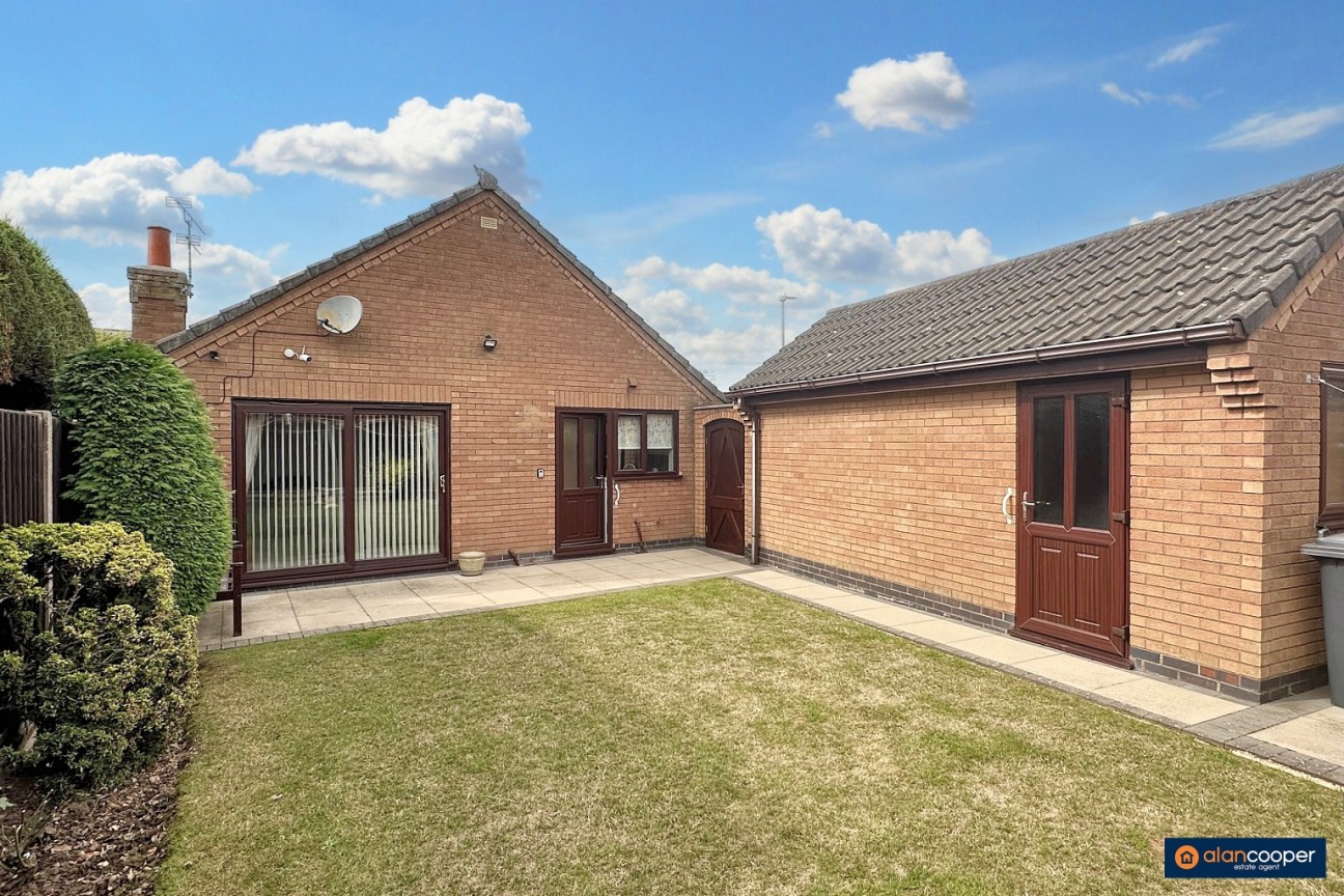 Norwich Close, St Nicolas Park, Nuneaton, CV11 6GF