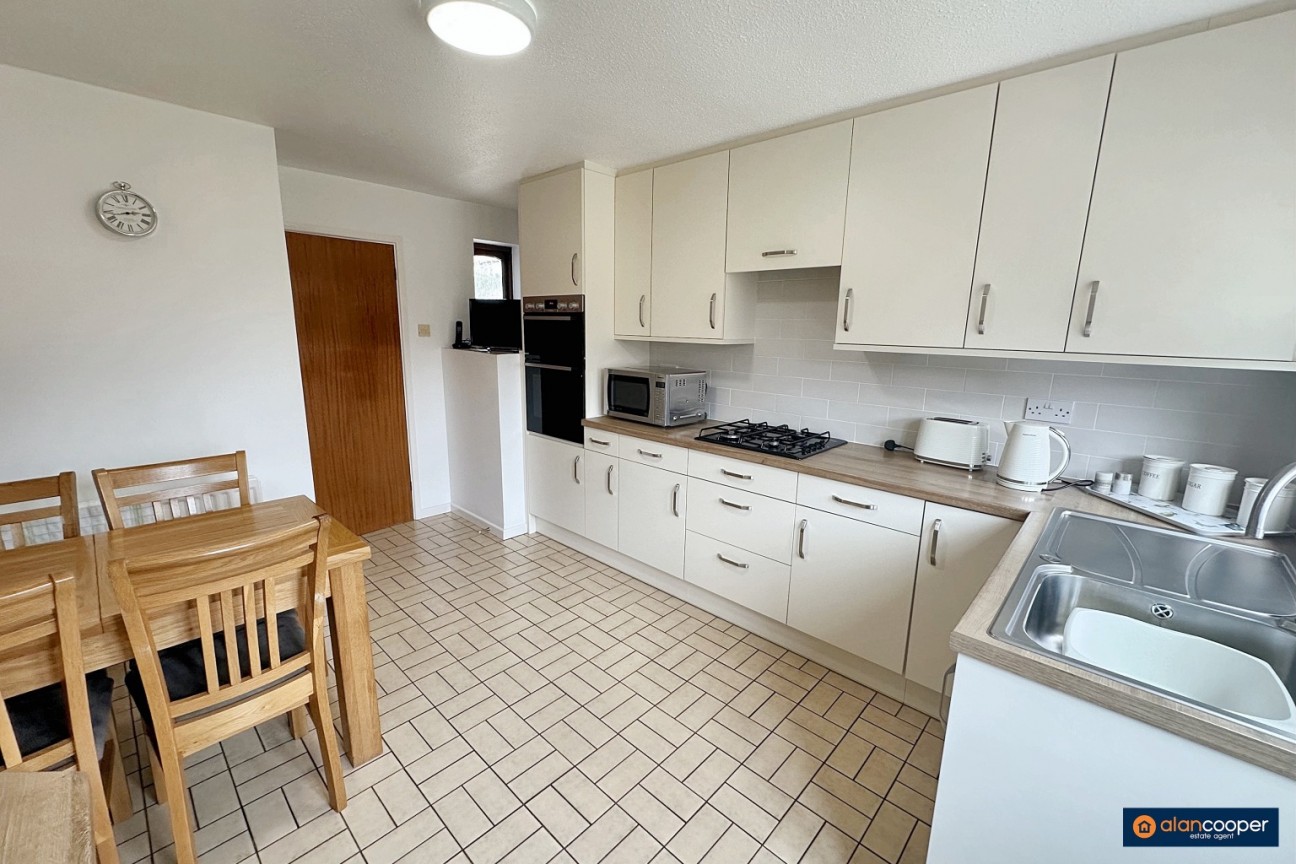 Norwich Close, St Nicolas Park, Nuneaton, CV11 6GF