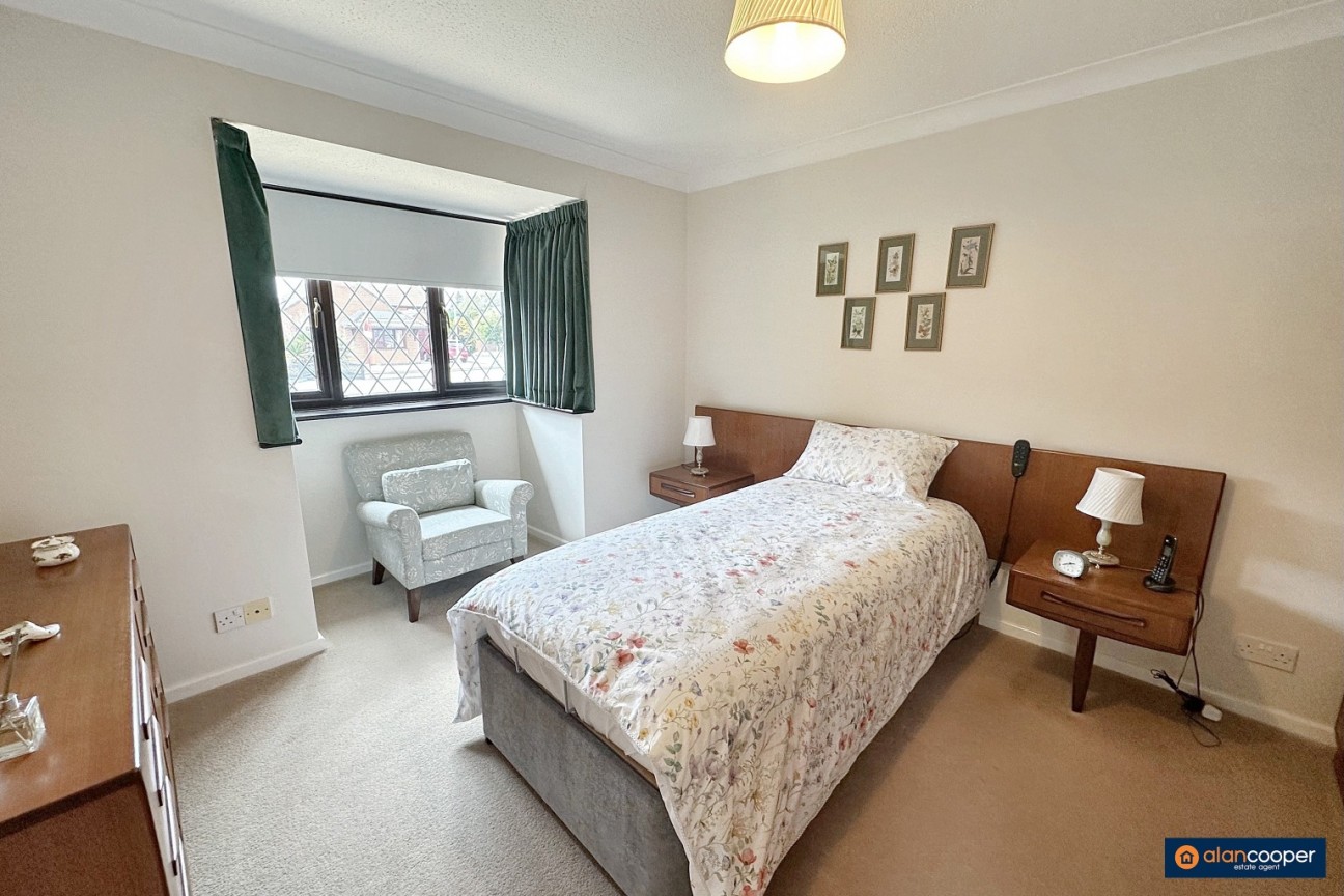 Norwich Close, St Nicolas Park, Nuneaton, CV11 6GF
