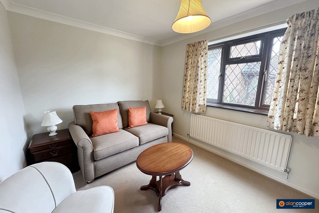 Norwich Close, St Nicolas Park, Nuneaton, CV11 6GF