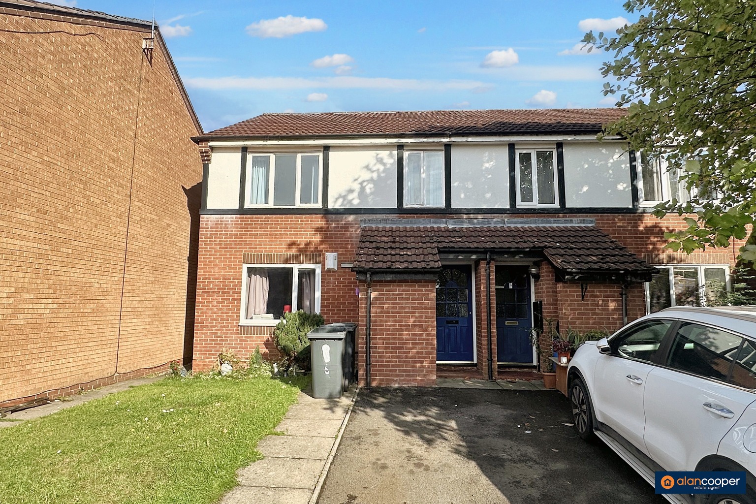 Berkeley Close, Weavers Green, Nuneaton, CV11 5XH