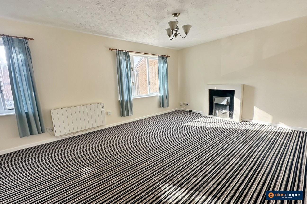 Berkeley Close, Weavers Green, Nuneaton, CV11 5XH