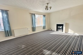 Berkeley Close, Weavers Green, Nuneaton, CV11 5XH