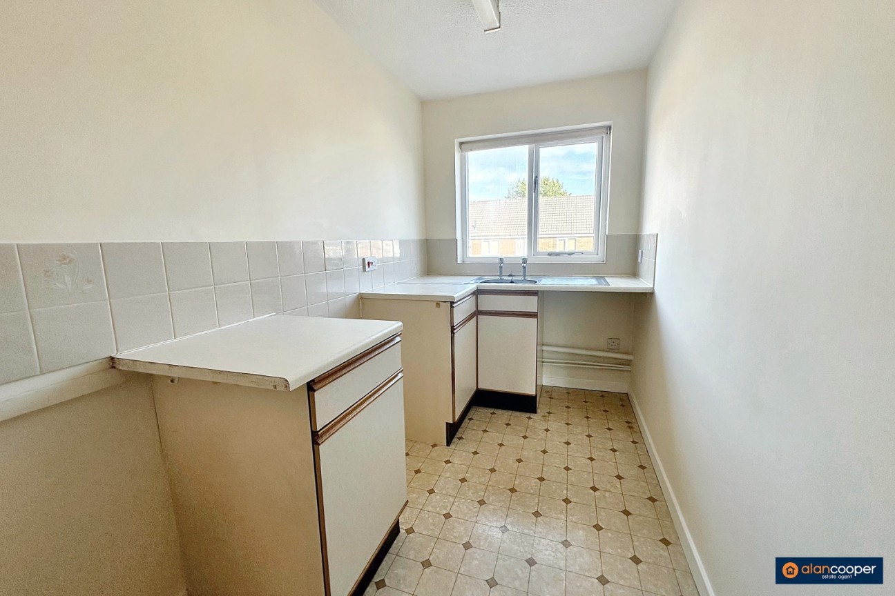 Berkeley Close, Weavers Green, Nuneaton, CV11 5XH