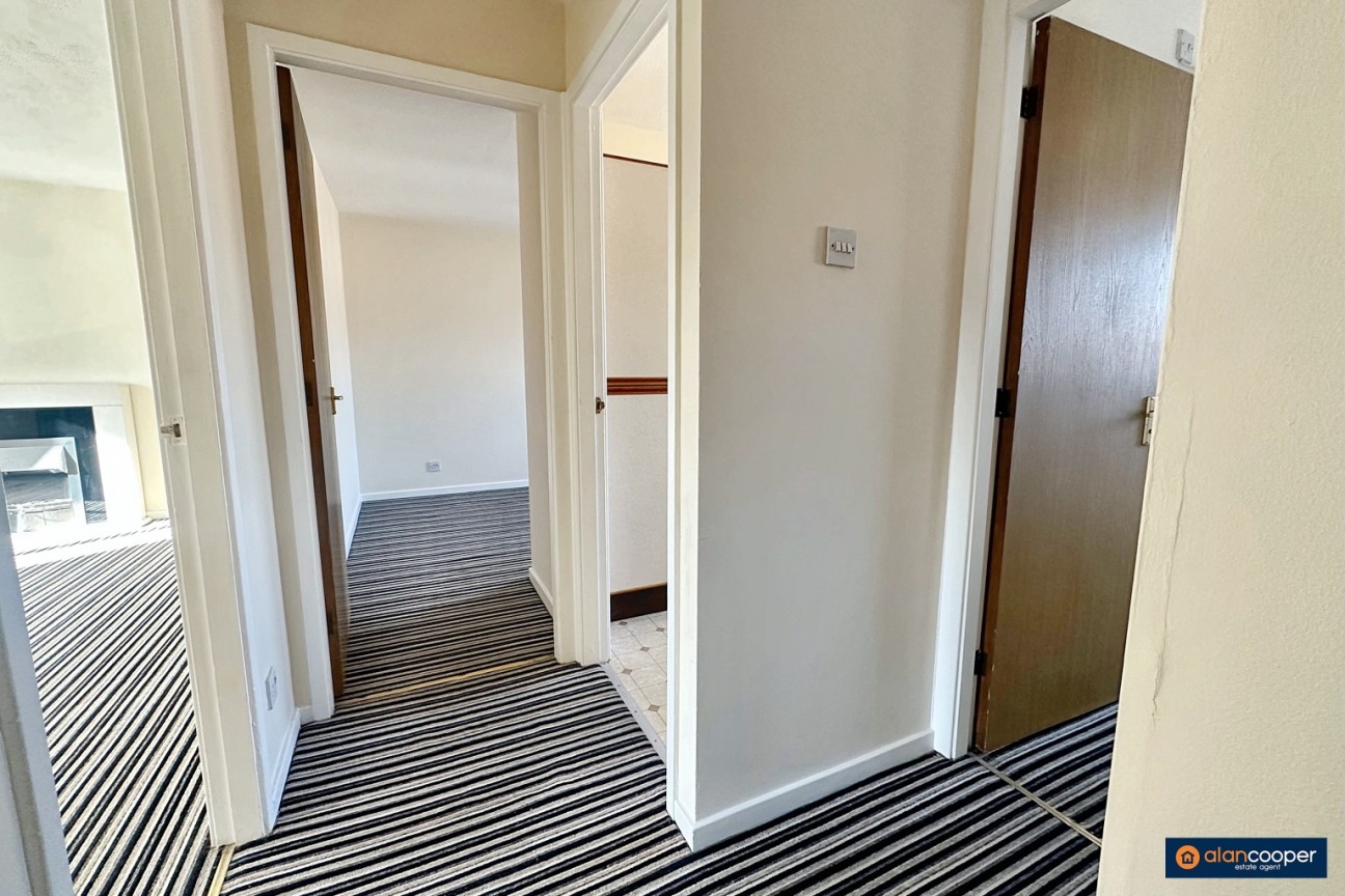 Berkeley Close, Weavers Green, Nuneaton, CV11 5XH