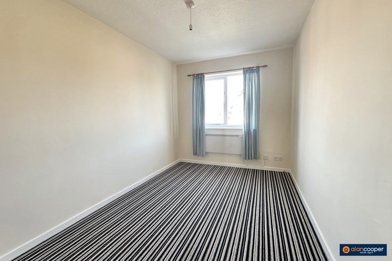 Berkeley Close, Weavers Green, Nuneaton, CV11 5XH