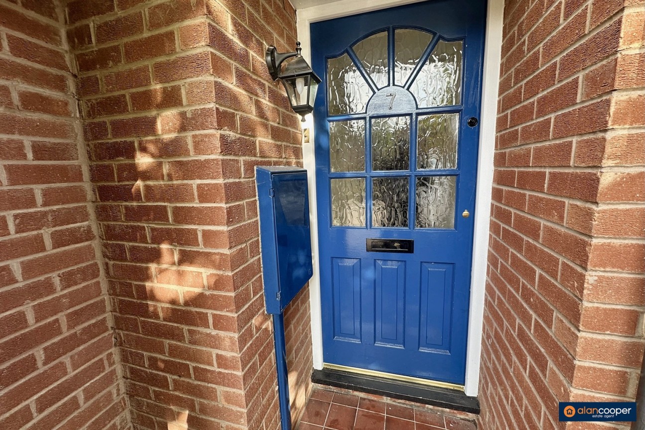 Berkeley Close, Weavers Green, Nuneaton, CV11 5XH