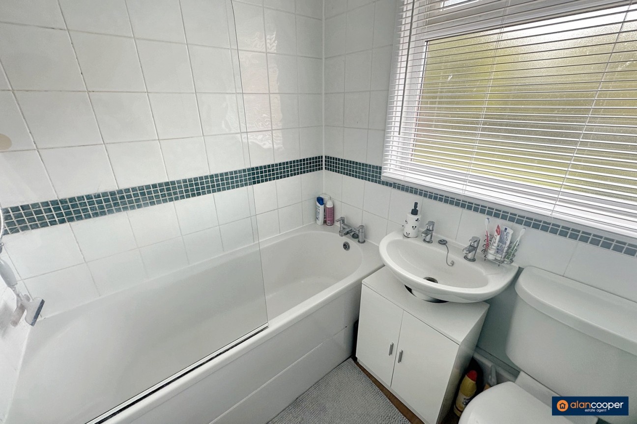 Whitehall Close, Hartshill, Nuneaton, CV10 0UQ