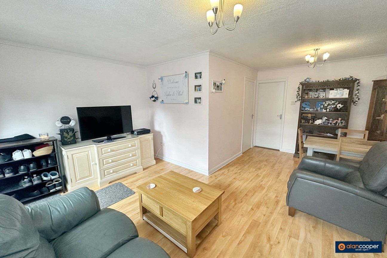 Whitehall Close, Hartshill, Nuneaton, CV10 0UQ