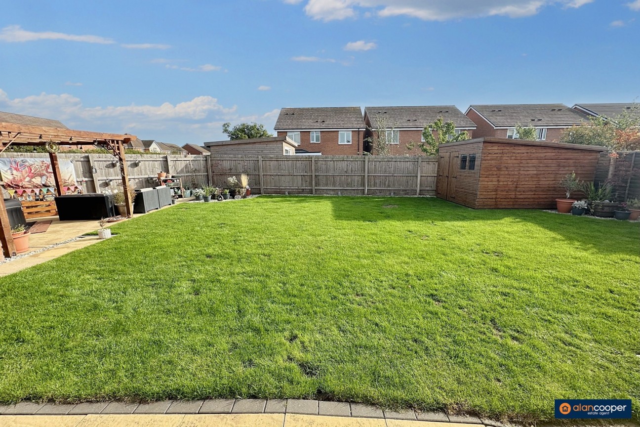 Harvest Way, Weddington, Nuneaton, CV10 0FJ